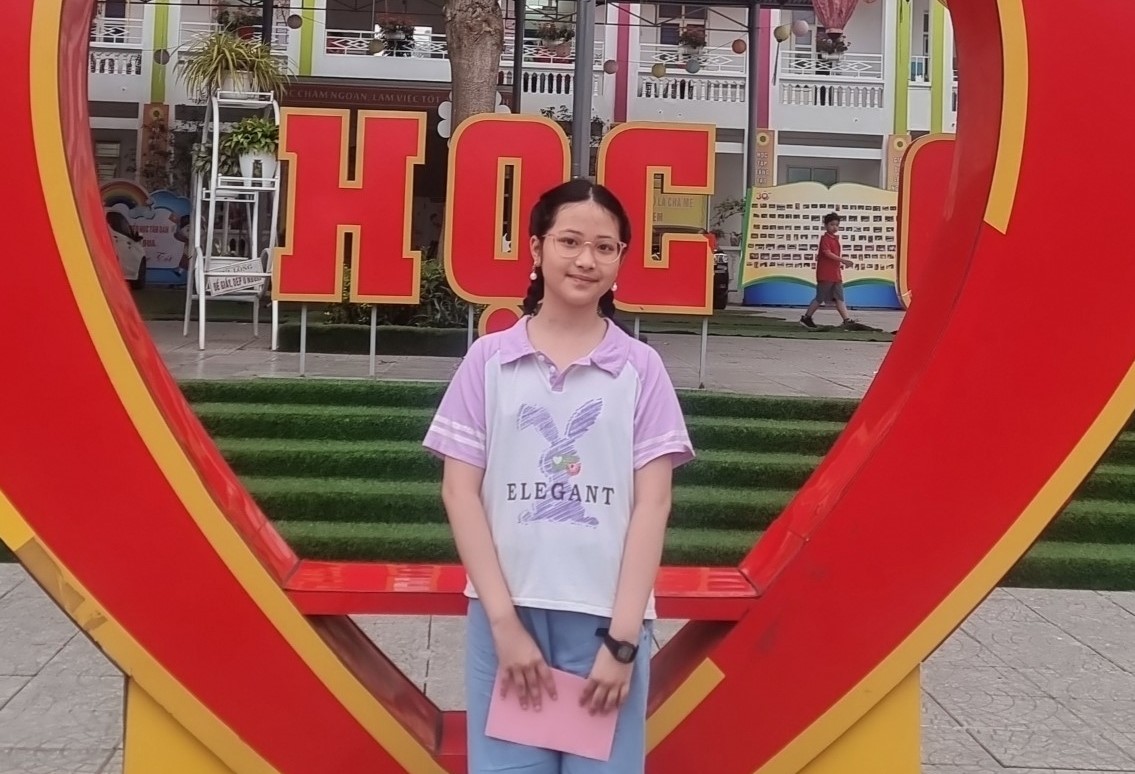 Le Khanh Chi wins the highest mark at the IOE