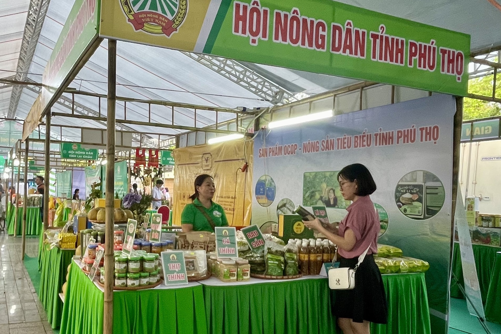 30 products join in the trade promotion week for agricultural products from Hanoi