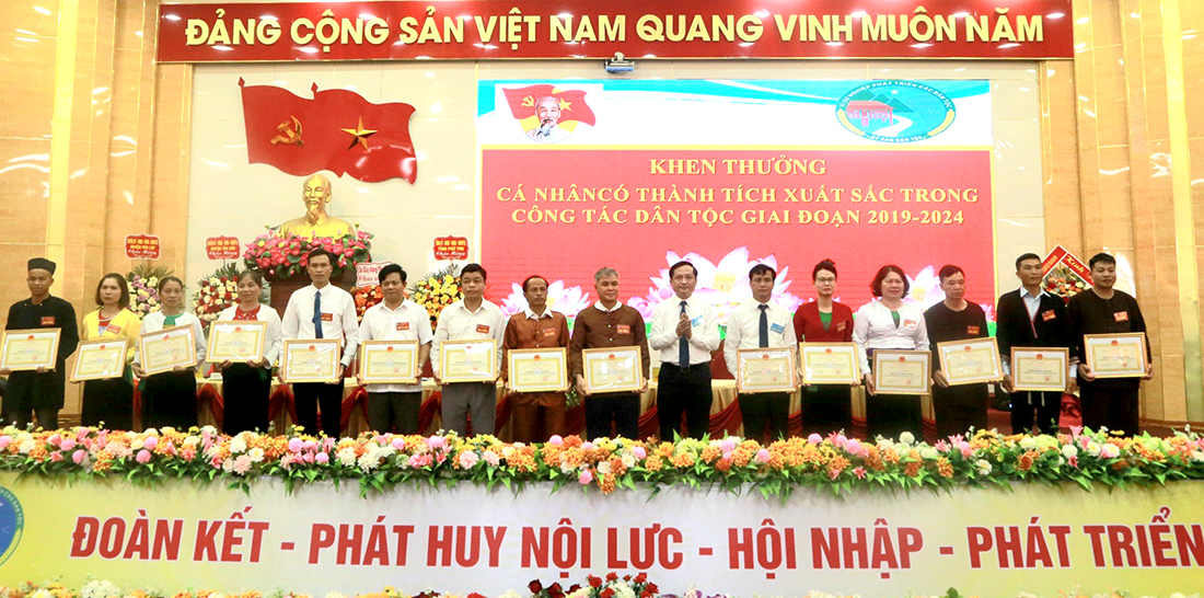 Đại hội đại biểu các dân tộc thiểu số huyện Tân Sơn lần thứ IV