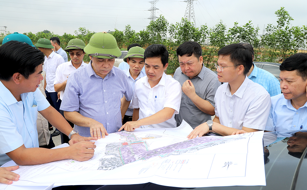 Kiểm tra tiến độ các dự án đầu tư xây dựng và kinh doanh hạ tầng khu, cụm công nghiệp tại huyện Phù Ninh