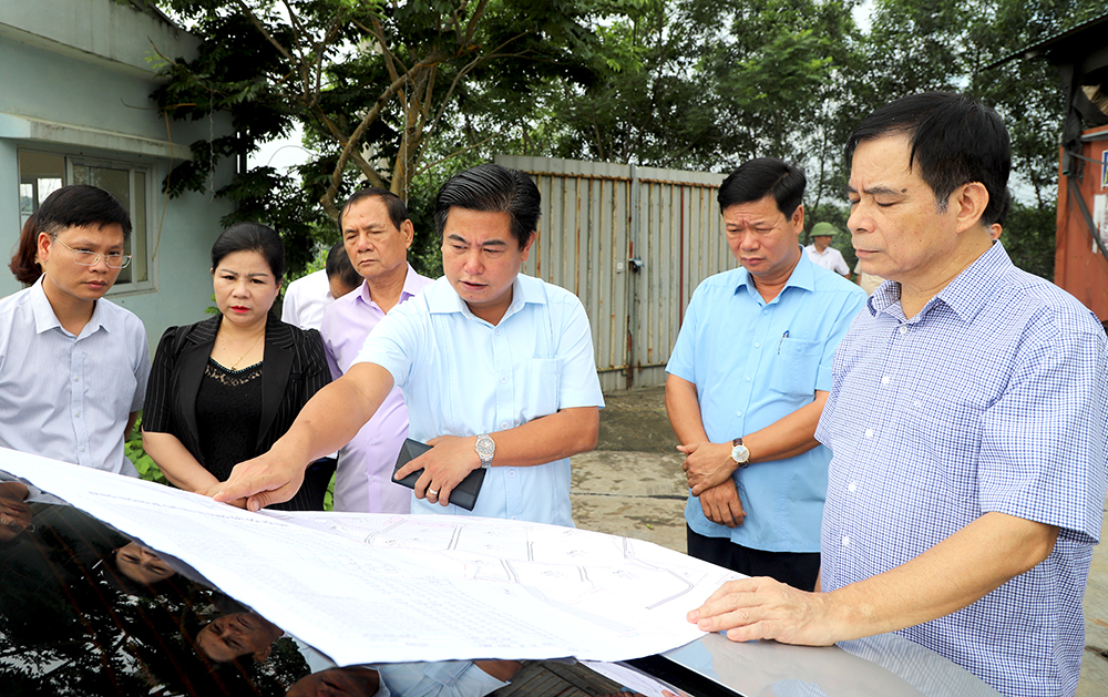 Inspection of the progress of investment projects on the construction and infrastructure business of industrial zones and clusters in Phu Ninh district