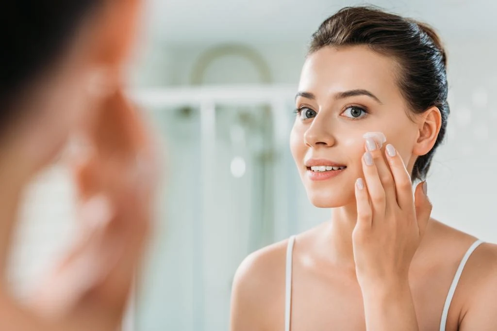 Cách bảo vệ làn da khỏi ánh sáng xanh
