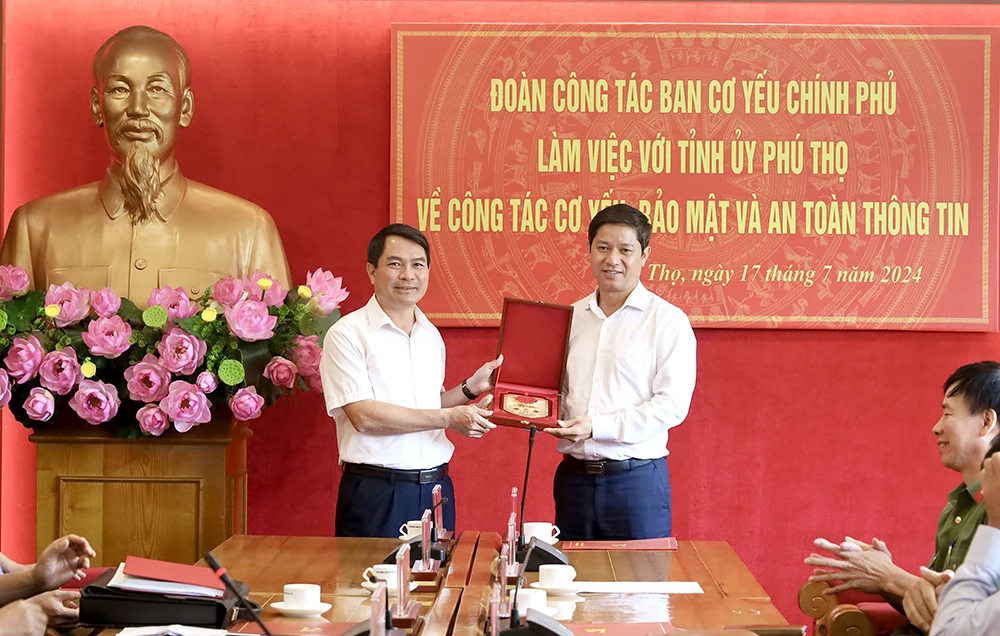 Đoàn công tác Ban Cơ yếu Chính phủ làm việc với Tỉnh ủy Phú Thọ