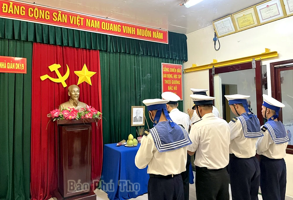 Nơi đầu sóng gửi tình cảm tiễn biệt Tổng Bí thư