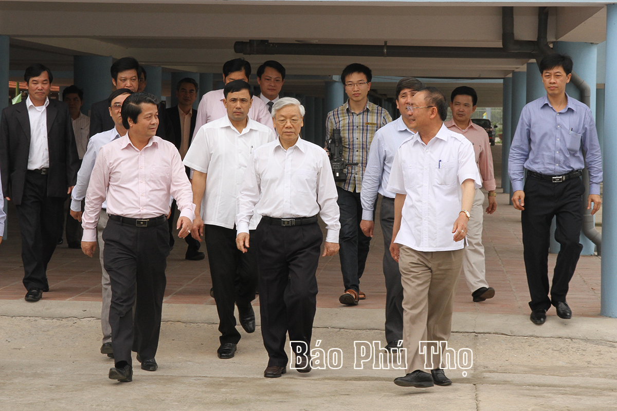 Images of General Secretary Nguyen Phu Trong with the Party Committee, government and people of all ethnic groups in Phu Tho province