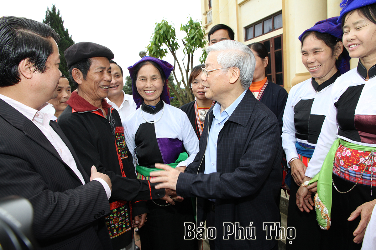 Images of General Secretary Nguyen Phu Trong with the Party Committee, government and people of all ethnic groups in Phu Tho province