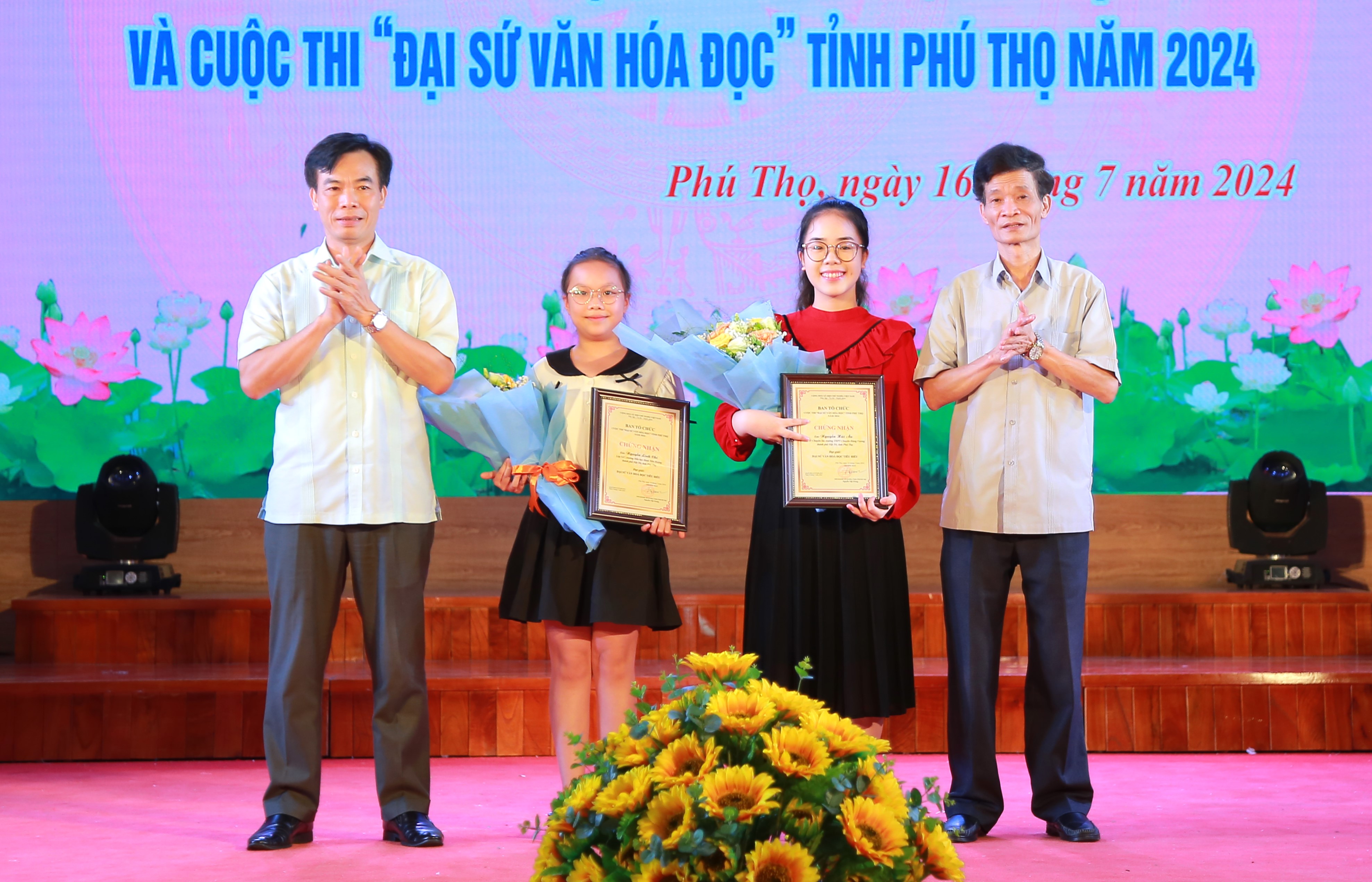 Awarding prizes for the preliminary round of the 2024 “Reading Culture Ambassador” Contest