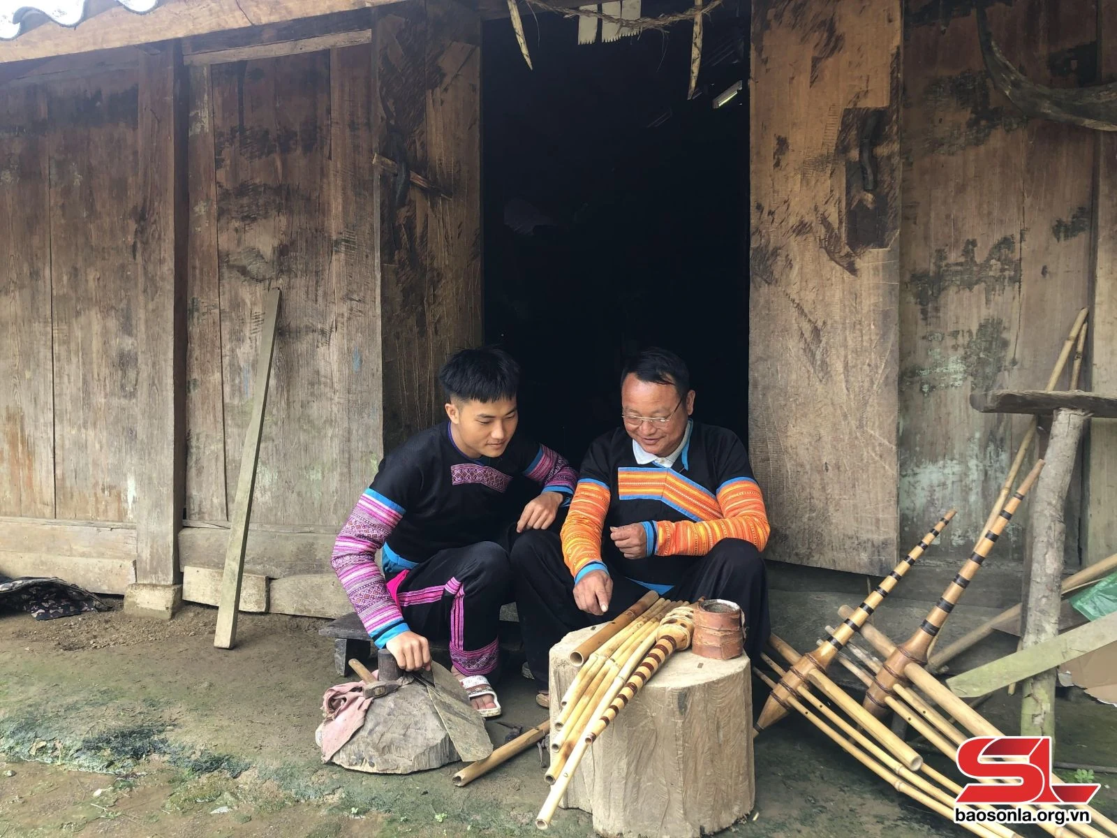 Người giữ nghề làm khèn Mông ở Suối Tọ