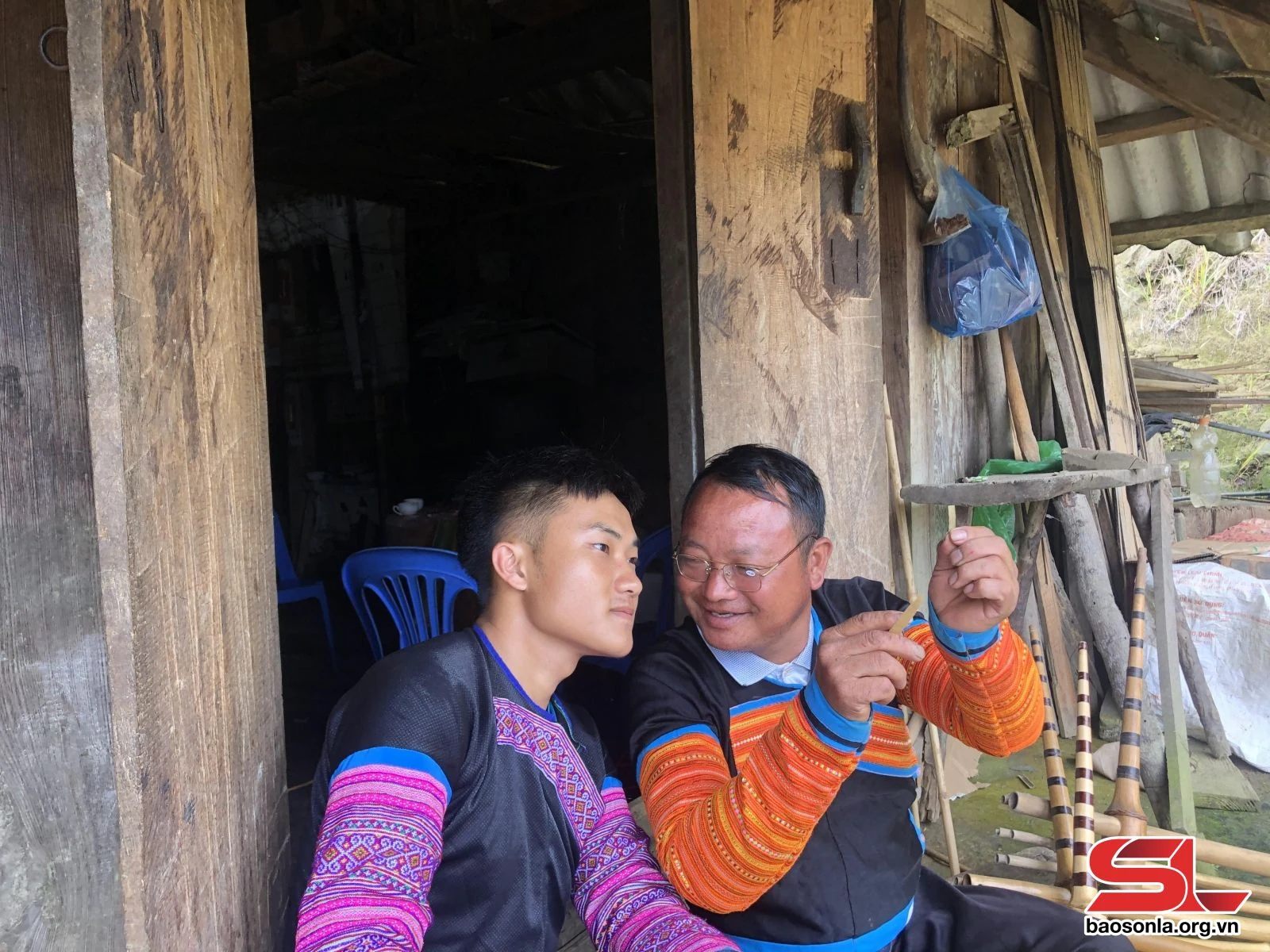 Người giữ nghề làm khèn Mông ở Suối Tọ