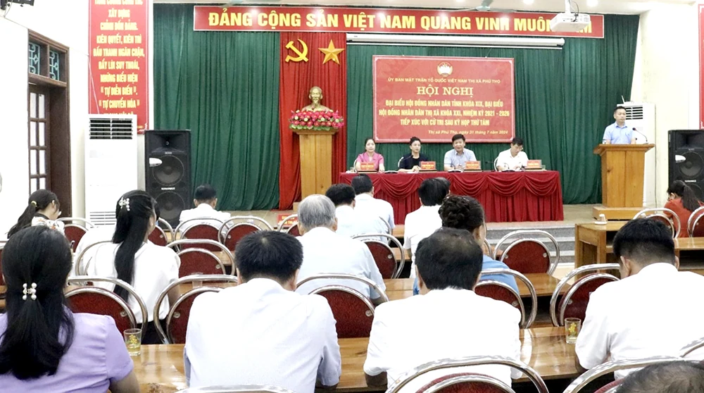 Tiếp xúc cử tri tại Thanh Thủy, Yên Lập và thị xã Phú Thọ
