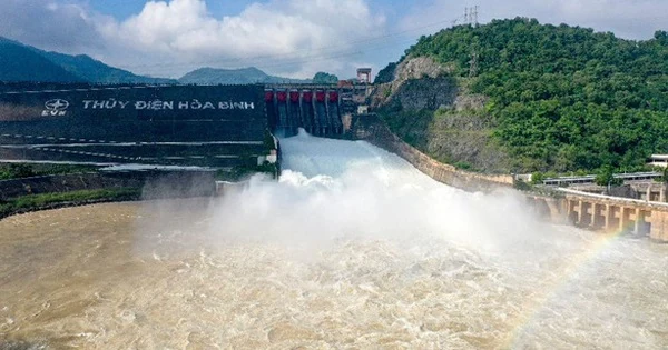 Đảm bảo an toàn hạ du khi hồ thủy điện Hòa Bình, Tuyên Quang xả lũ