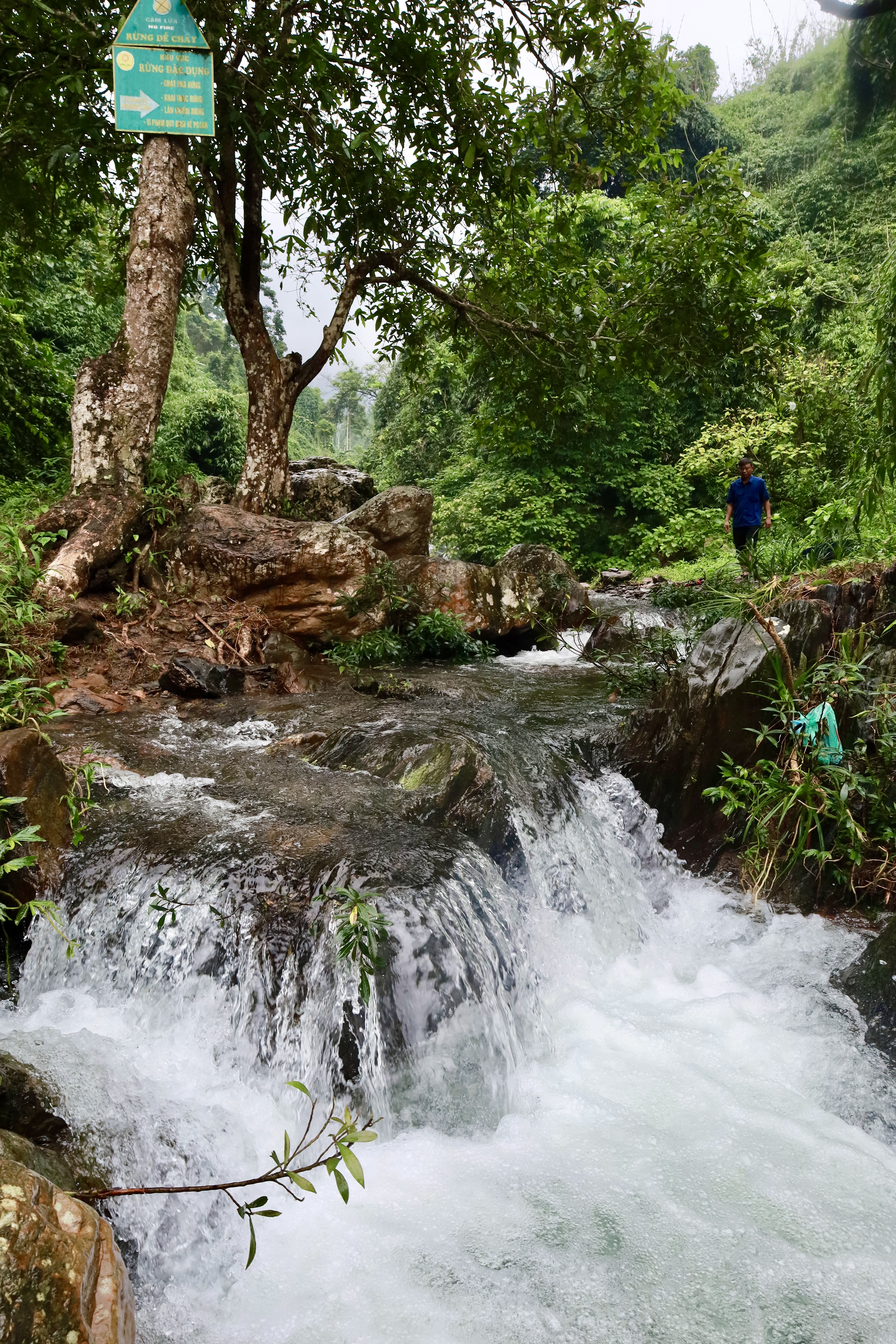 Ao Gioi-Suoi Tien, an attractive destination on the journey to the ancestral land