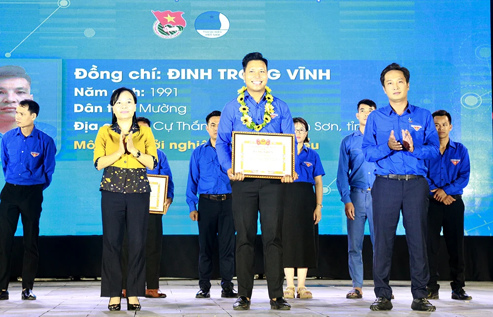 Agricultural Product Promotion Fair Linked with Local Tourism and Recognition of Successful Ethnic Minority Youth Entrepreneurs