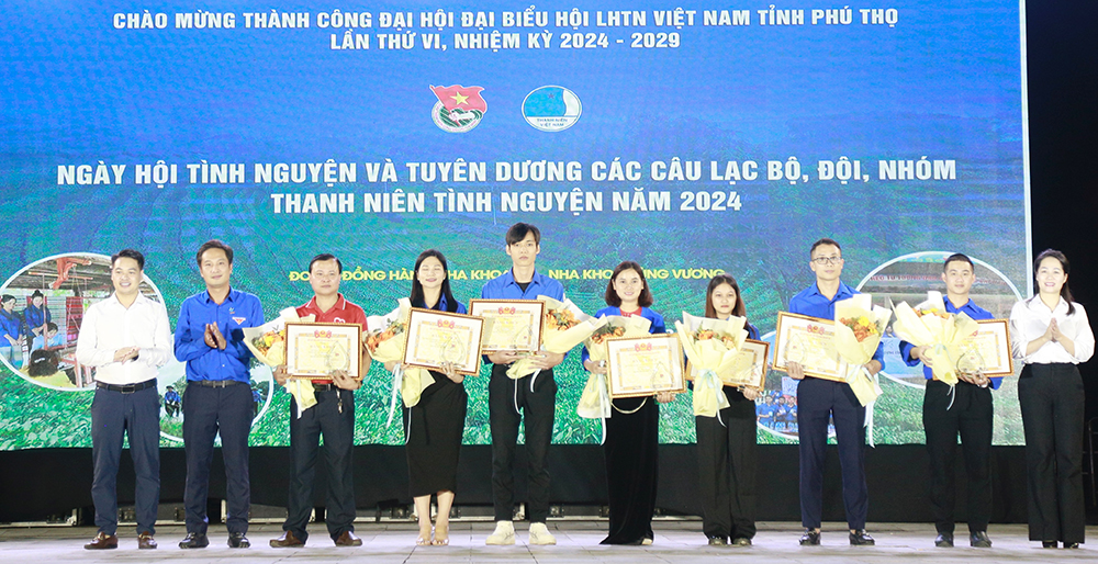 Agricultural Product Promotion Fair Linked with Local Tourism and Recognition of Successful Ethnic Minority Youth Entrepreneurs