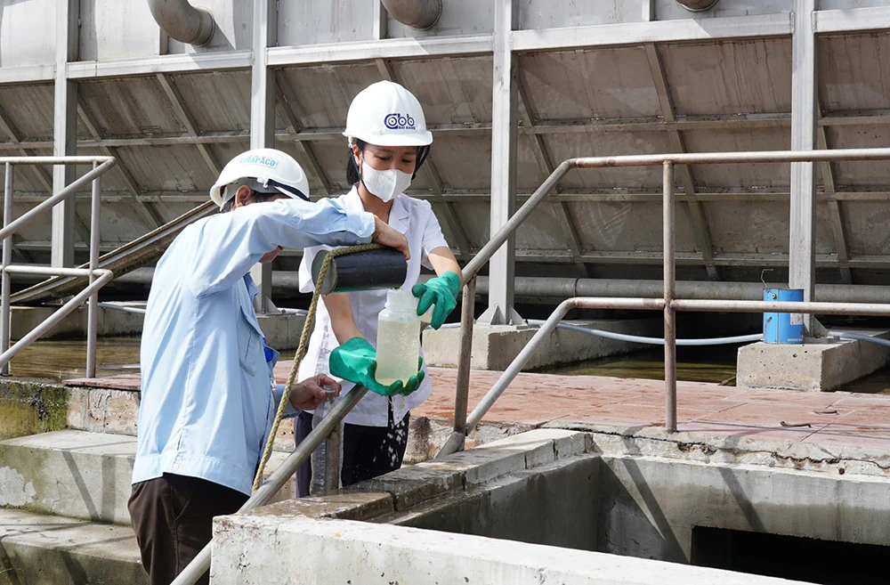 Tổng Công ty Giấy Việt Nam: Khắc phục sự cố về hiện tượng nước thải có màu nâu đậm tại cửa xả sông Hồng