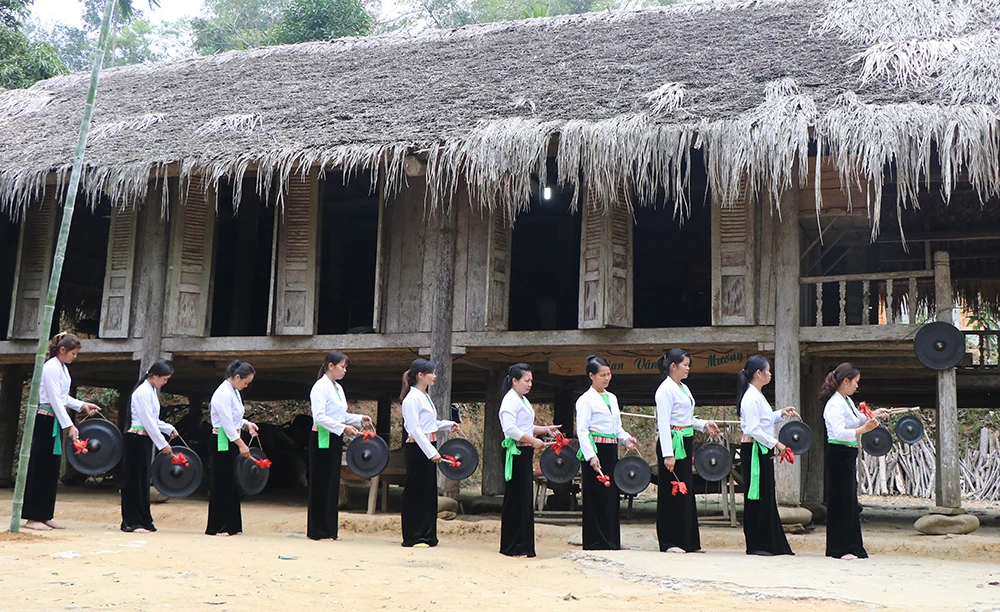 Phát huy vai trò của người có uy tín