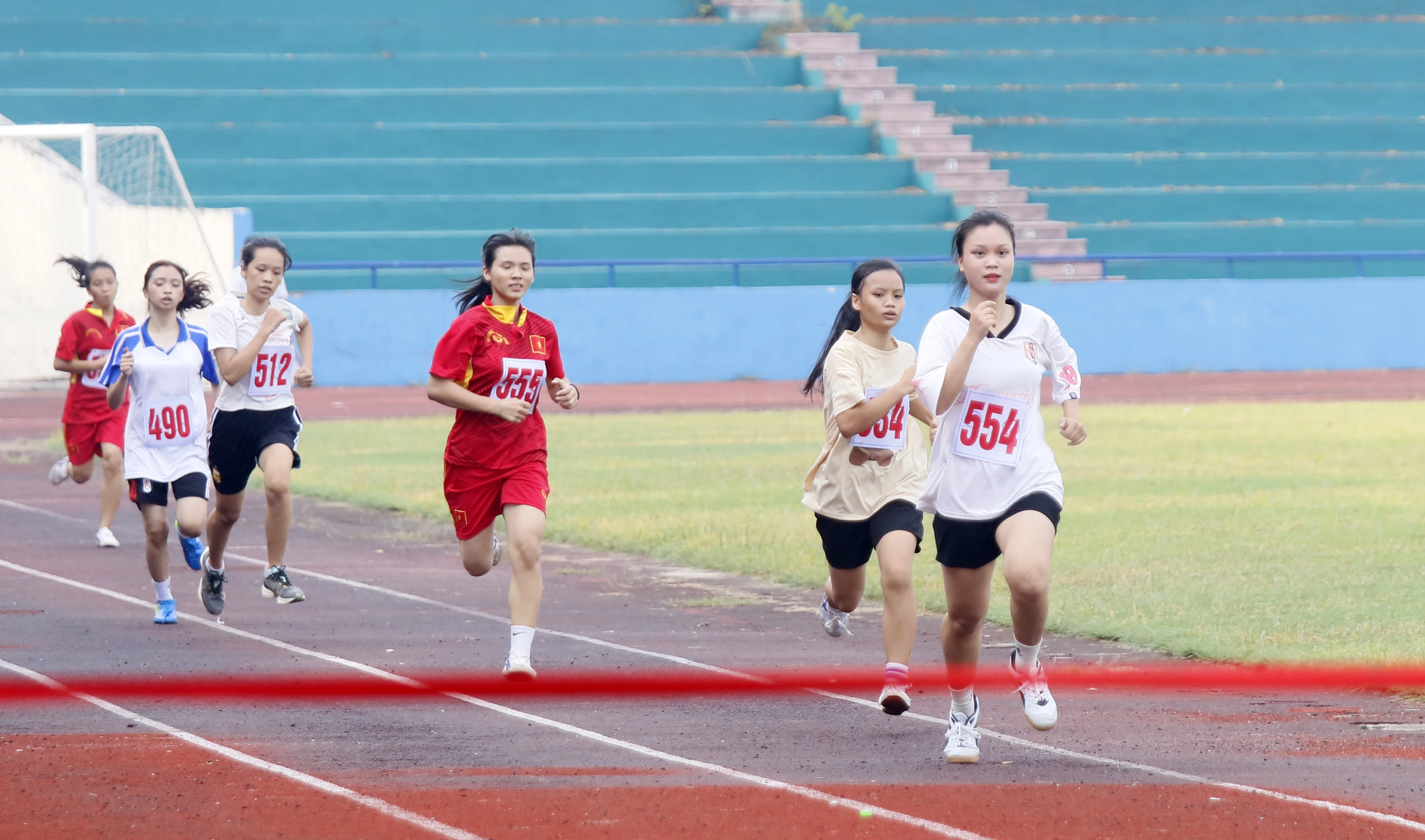 Hoàn thành chương trình thi đấu tại Giải Bơi - Điền kinh học sinh phổ thông