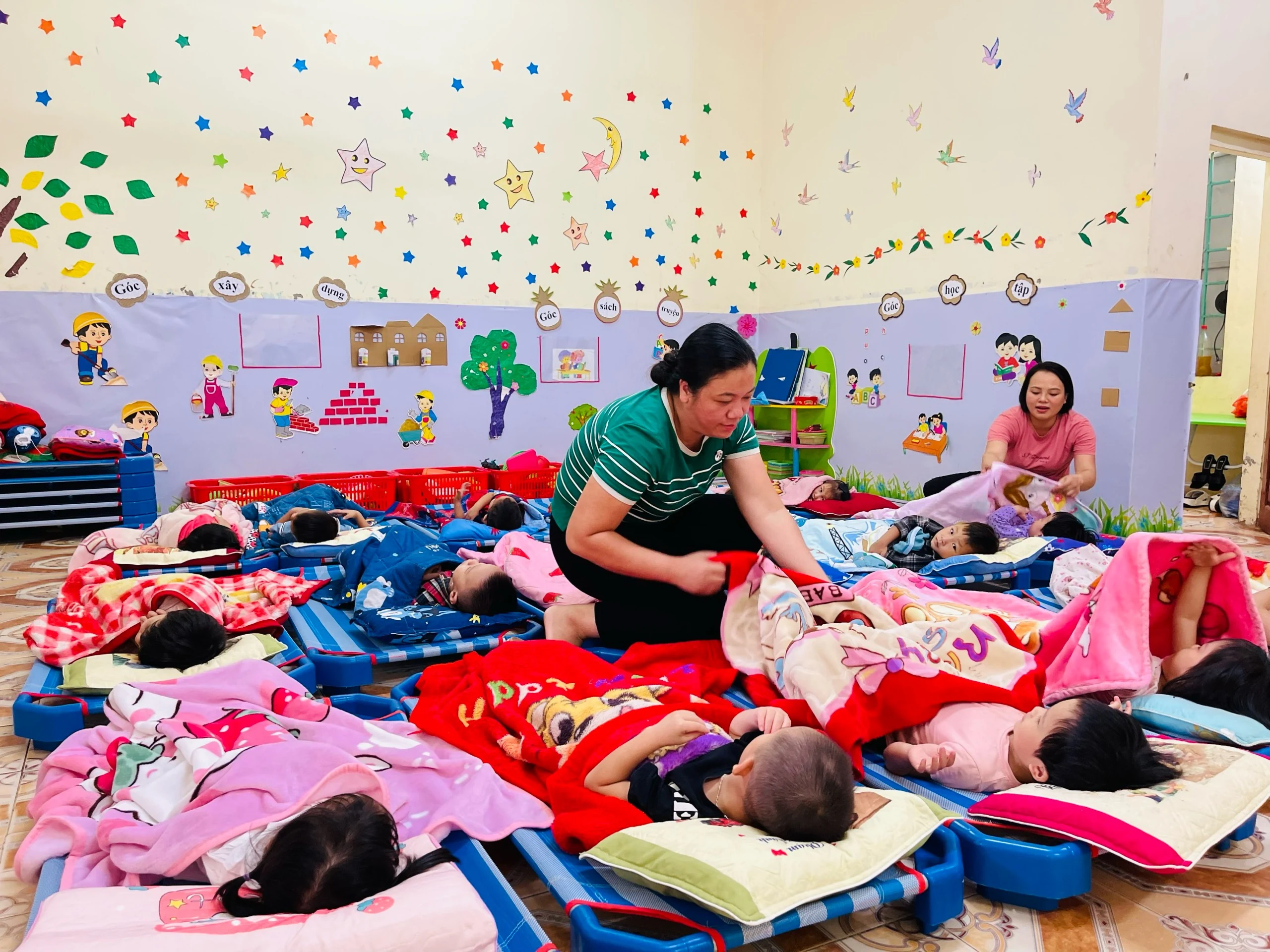 Miễn học phí cho trẻ 5 tuổi: Giúp phụ huynh bớt khó khăn