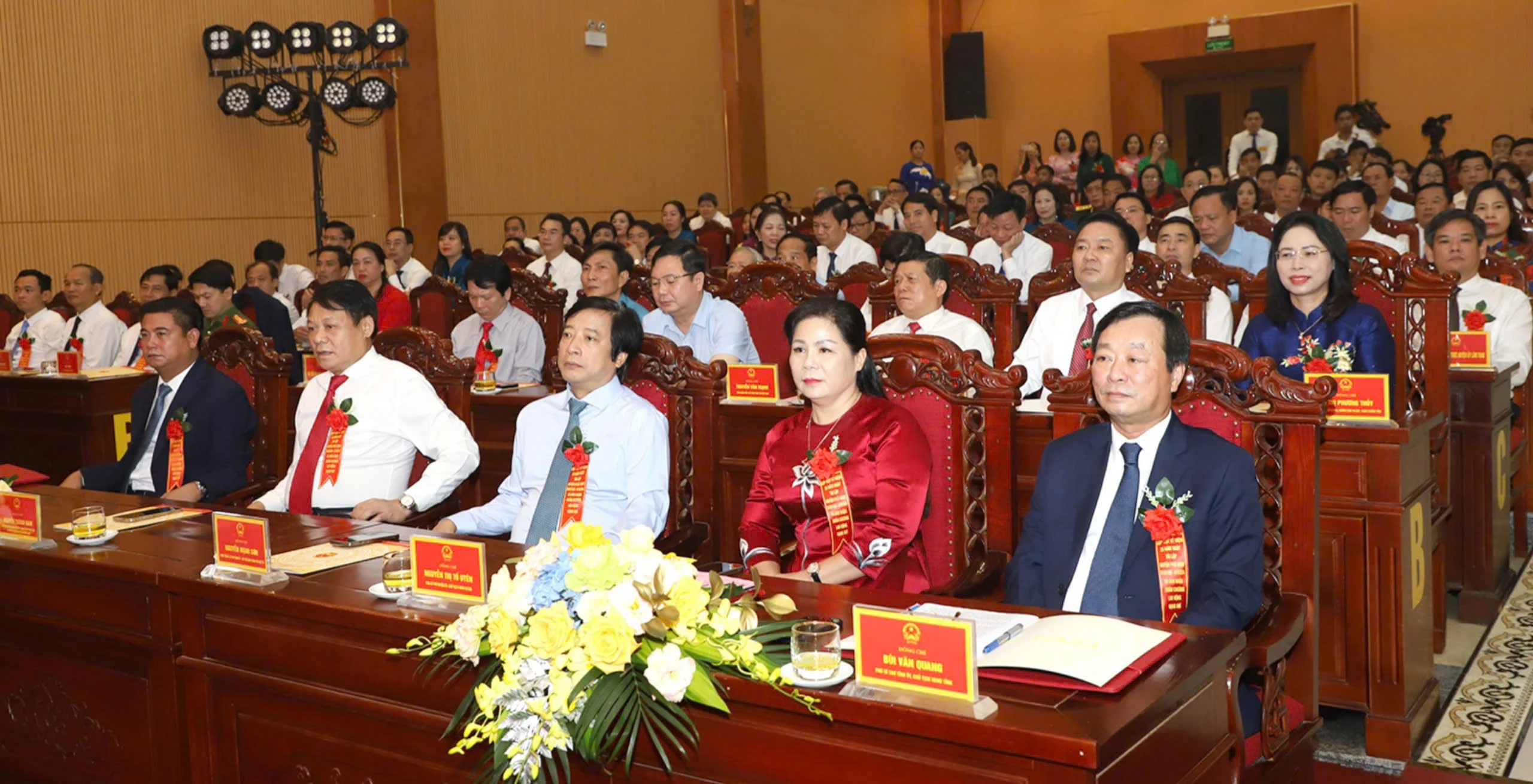 Phu Ninh District Receives Second-Class Labor Medal and Meets to Celebrate 25 Years of District Re-Establishment