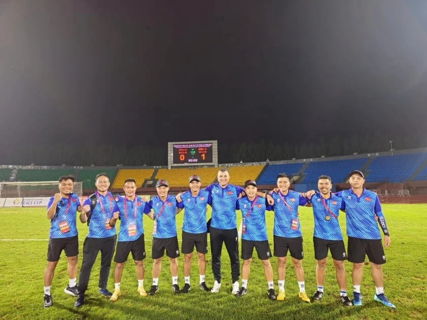 HLV U16 Việt Nam viết tâm thư xúc động sau khi giành ngôi Á quân