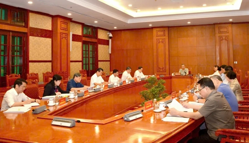 Đặt lợi ích của Đảng, quốc gia, dân tộc lên trên hết