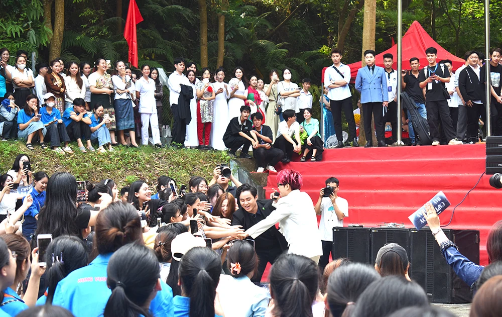 Đại học Hùng Vương tổ chức chương trình Chào tân sinh viên