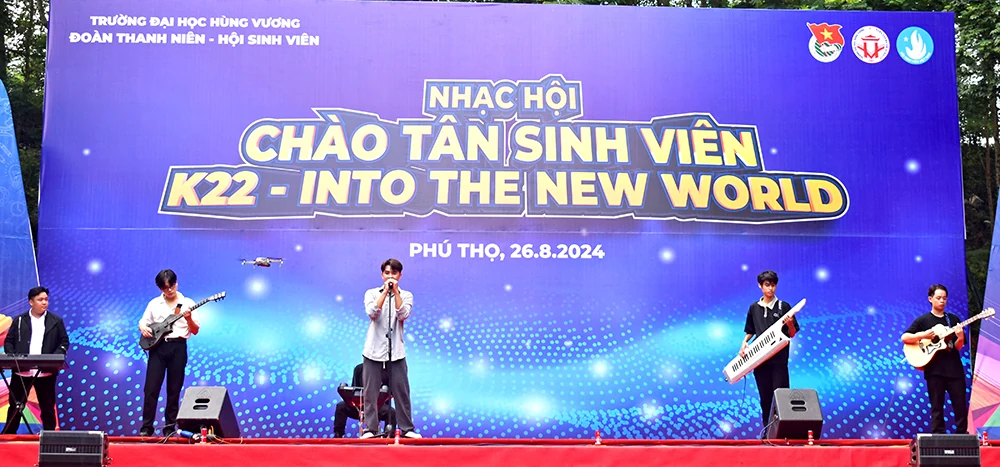 Đại học Hùng Vương tổ chức chương trình Chào tân sinh viên