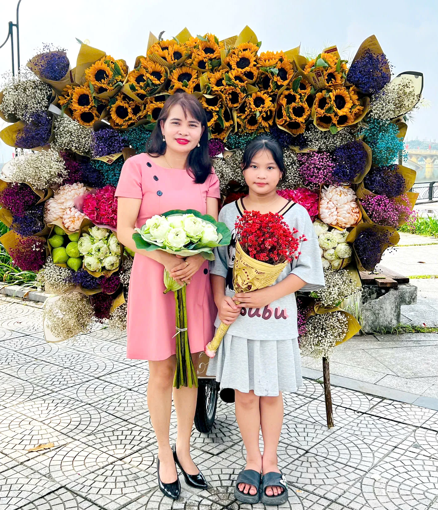 Rực rỡ xe hoa chở Thu về