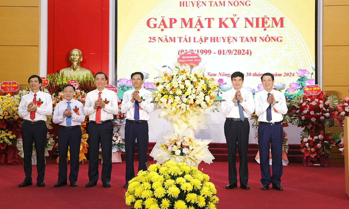 Huyện Tam Nông gặp mặt kỷ niệm 25 năm tái lập huyện