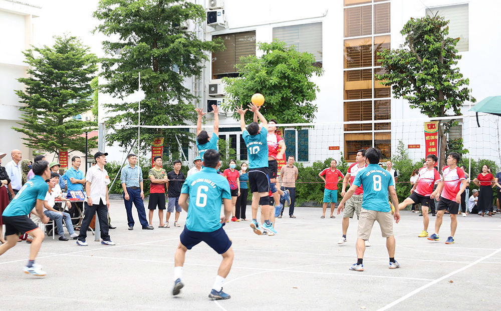 Phu Ninh: Organizes Volleyball and Tug-of-War Tournament to Celebrate 25th Anniversary of District Re-establishment