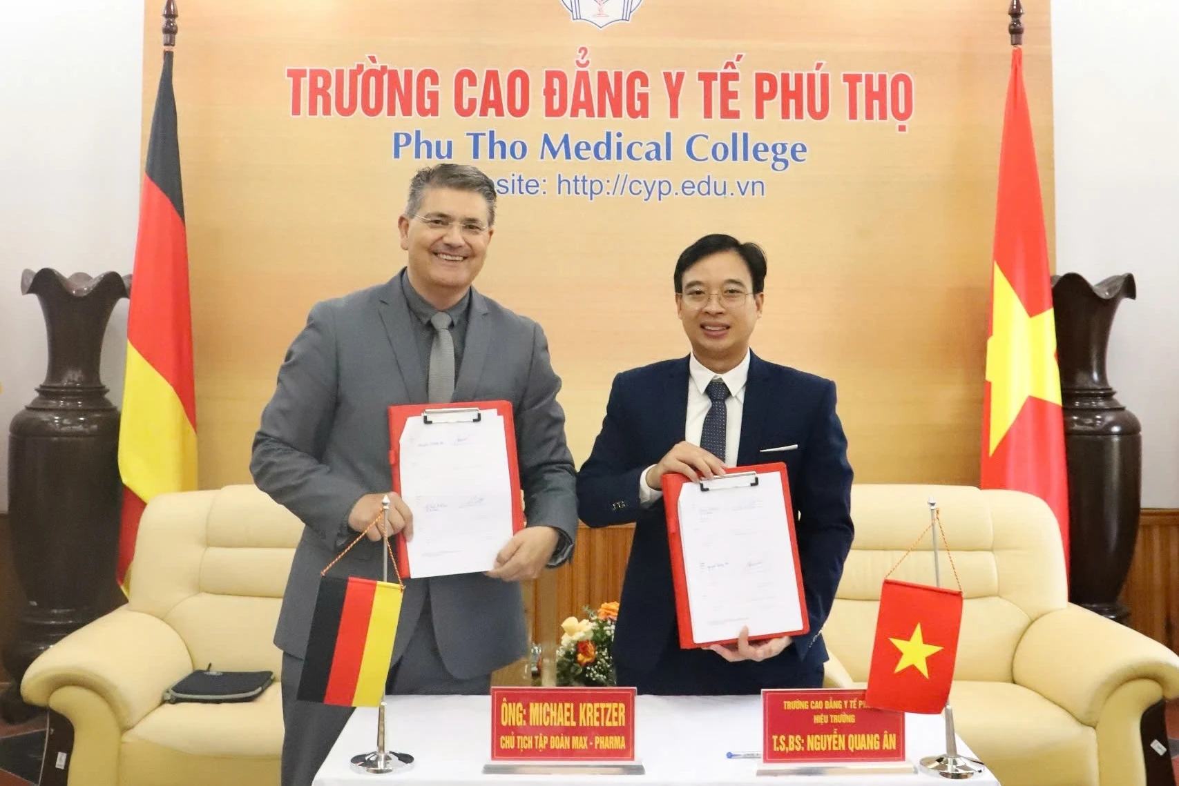 Đoàn công tác nước Cộng hòa Liên bang Đức làm việc với Trường Cao đẳng Y tế Phú Thọ