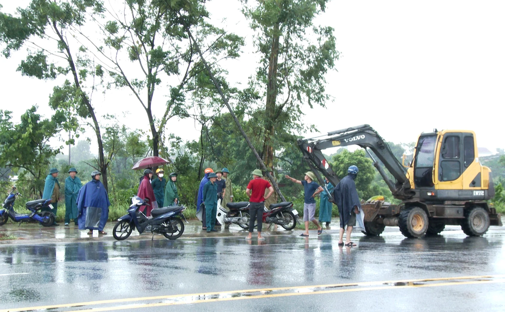 Các địa phương tập trung khắc phục thiệt hại sau Cơn bão số 3