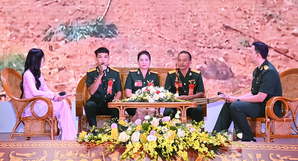 Giao lưu và tôn vinh điển hình tiên tiến trong thực hiện Phong trào Thi đua Quyết thắng