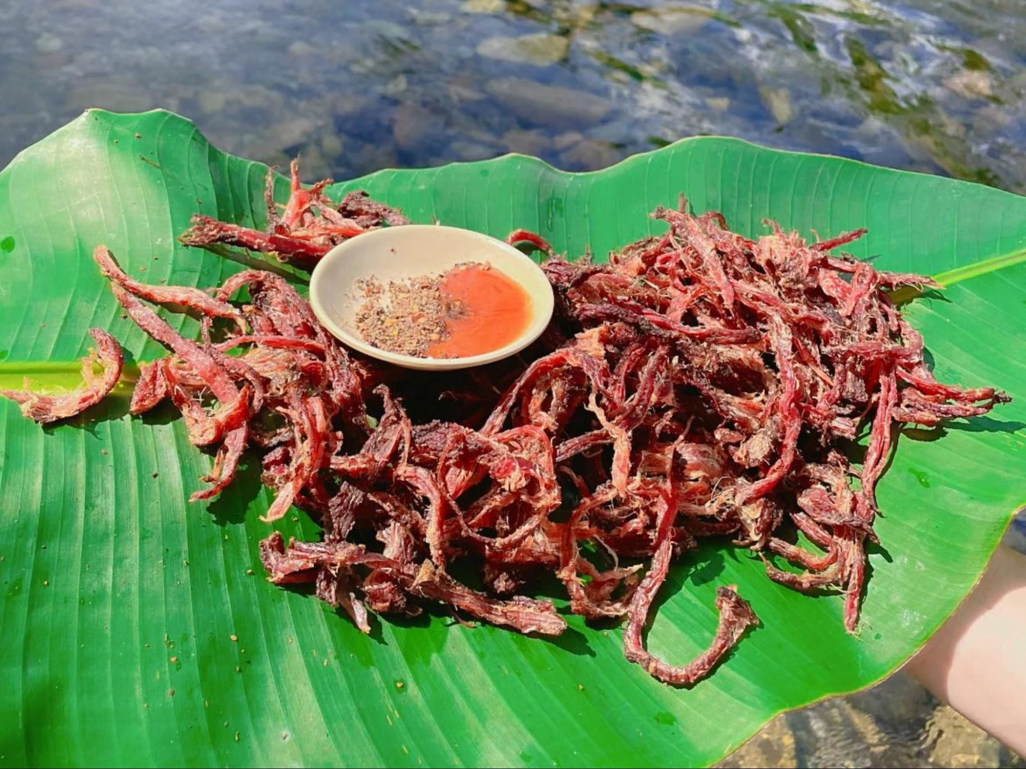 Thịt lợn đen gác bếp – Tinh hoa ẩm thực từ vùng cao