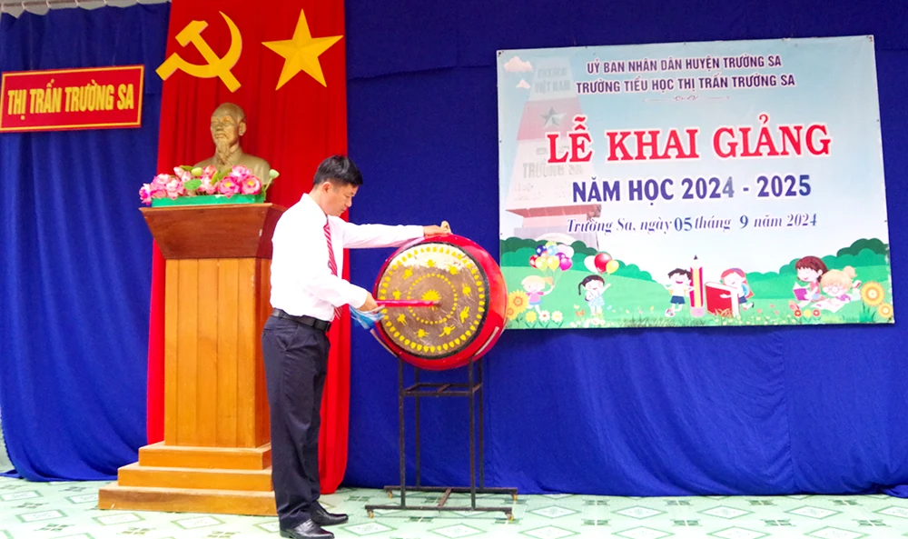 Trường Sa rộn ràng khai giảng năm học mới