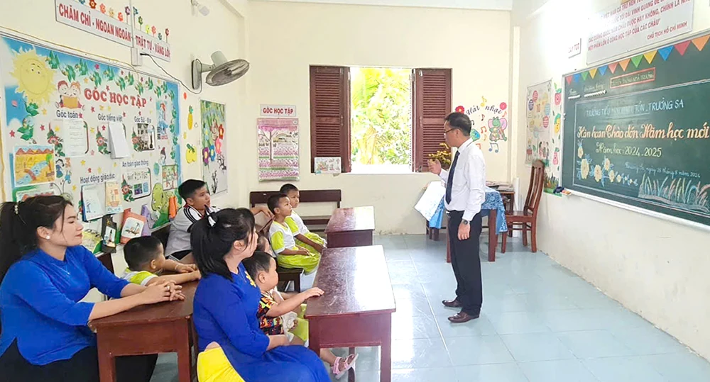 Trường Sa rộn ràng khai giảng năm học mới
