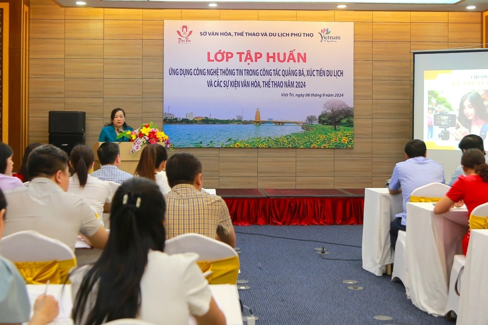 Training on the application of information technology in tourism promotion