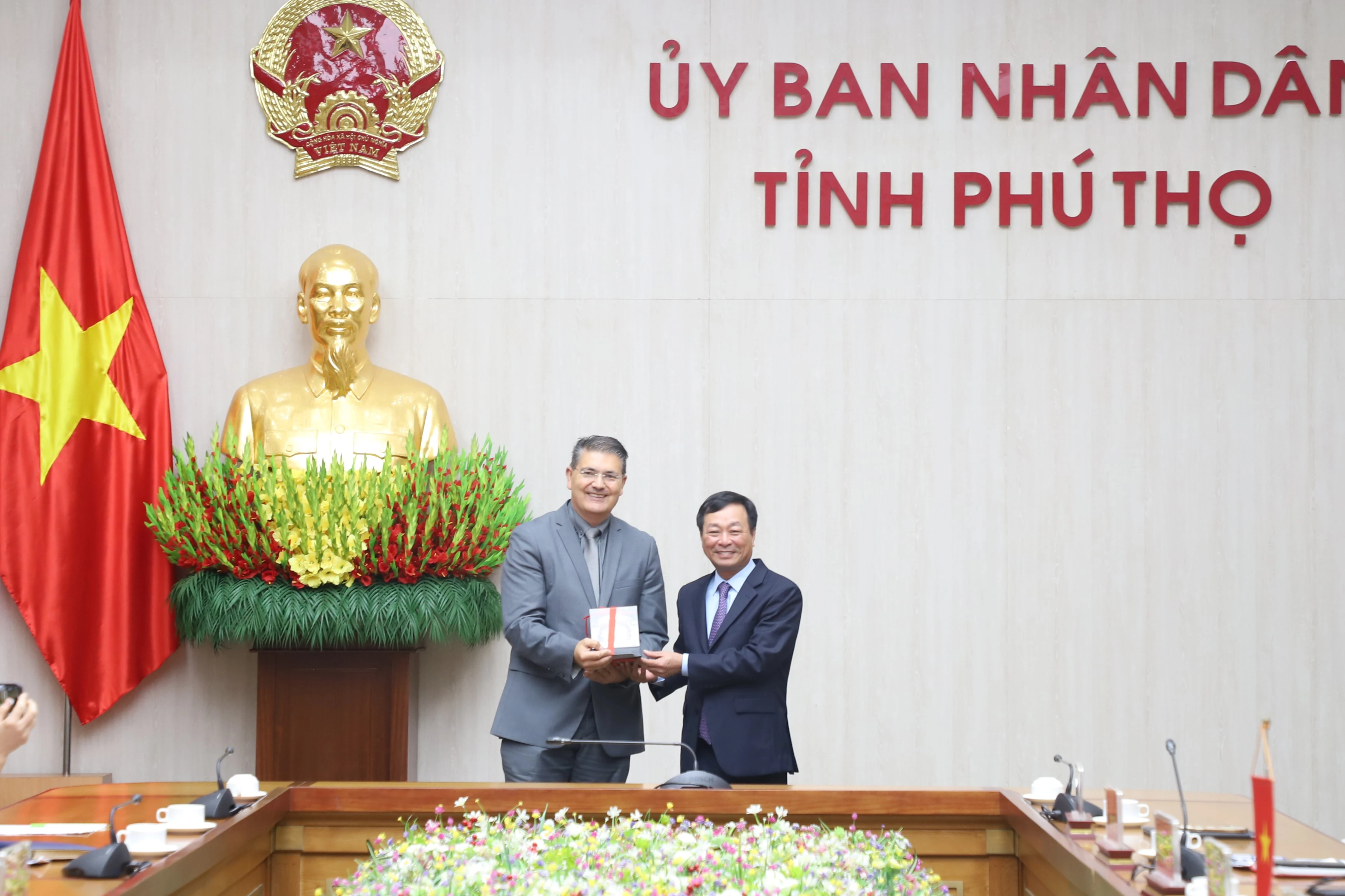 Chairman of the Provincial People’s Committee Bui Van Quang received a delegation from the Bavarian State Health Policy Board, Federal Republic of Germany