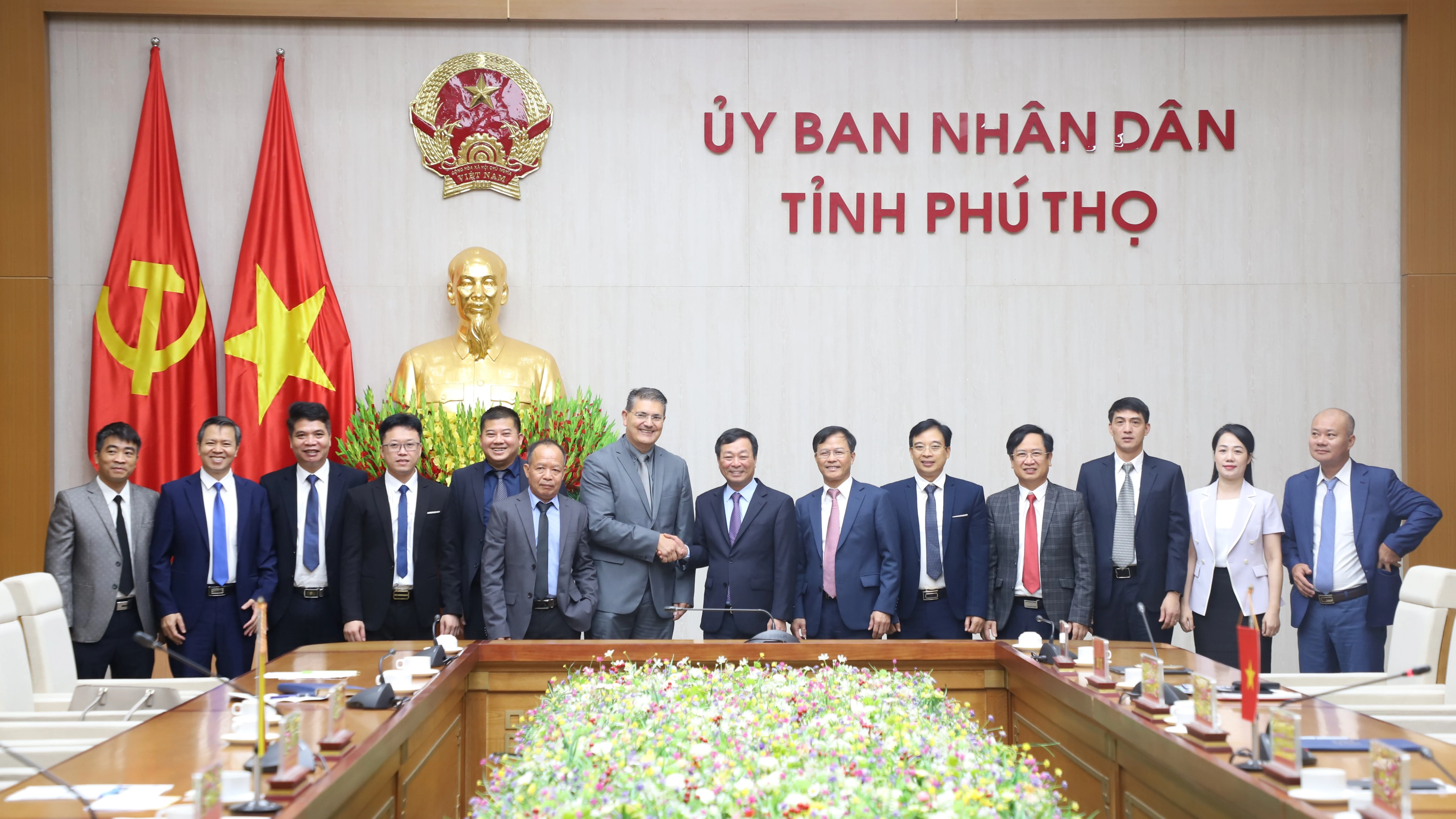 Chairman of the Provincial People’s Committee Bui Van Quang received a delegation from the Bavarian State Health Policy Board, Federal Republic of Germany