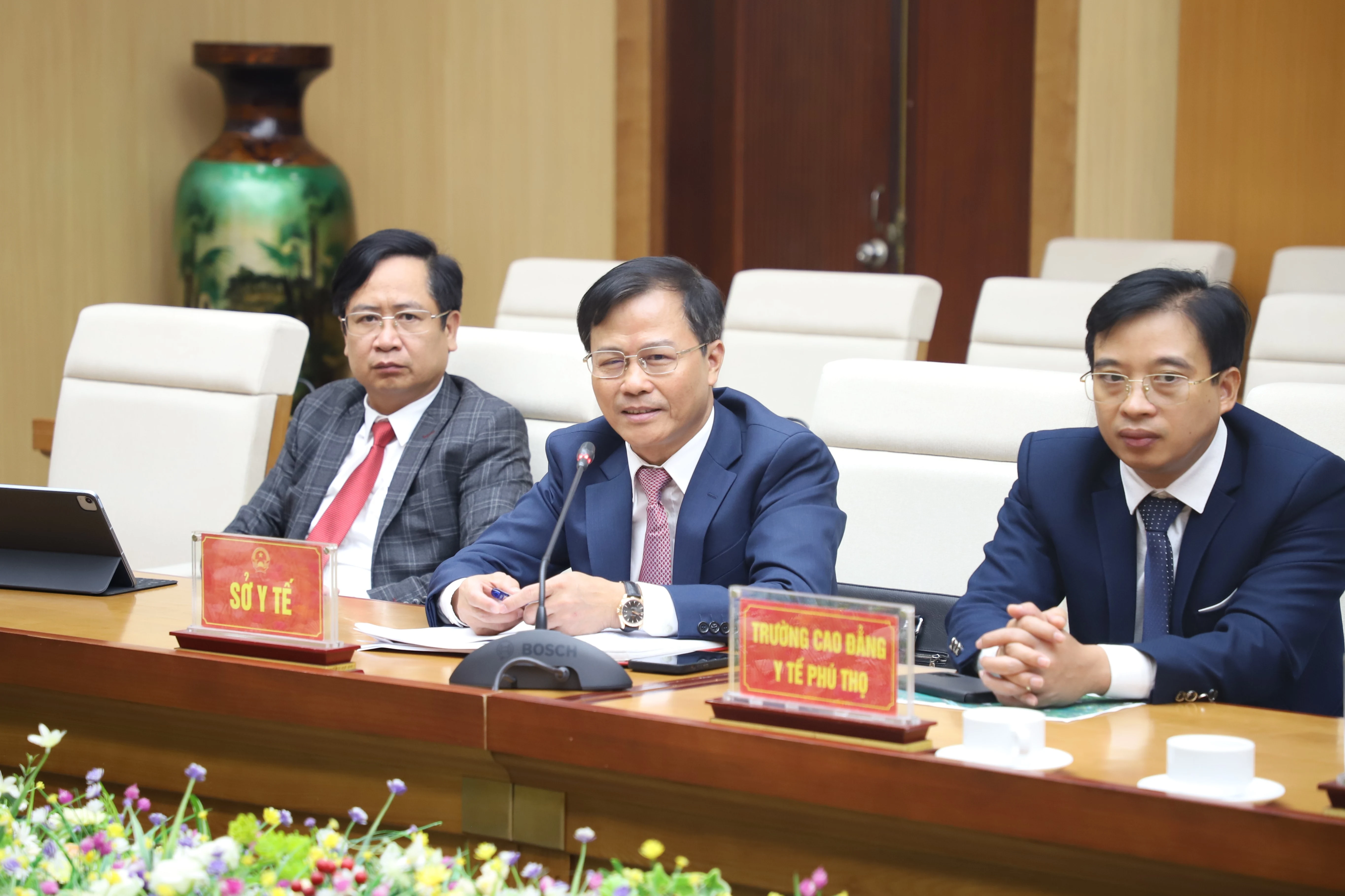 Chairman of the Provincial People’s Committee Bui Van Quang received a delegation from the Bavarian State Health Policy Board, Federal Republic of Germany