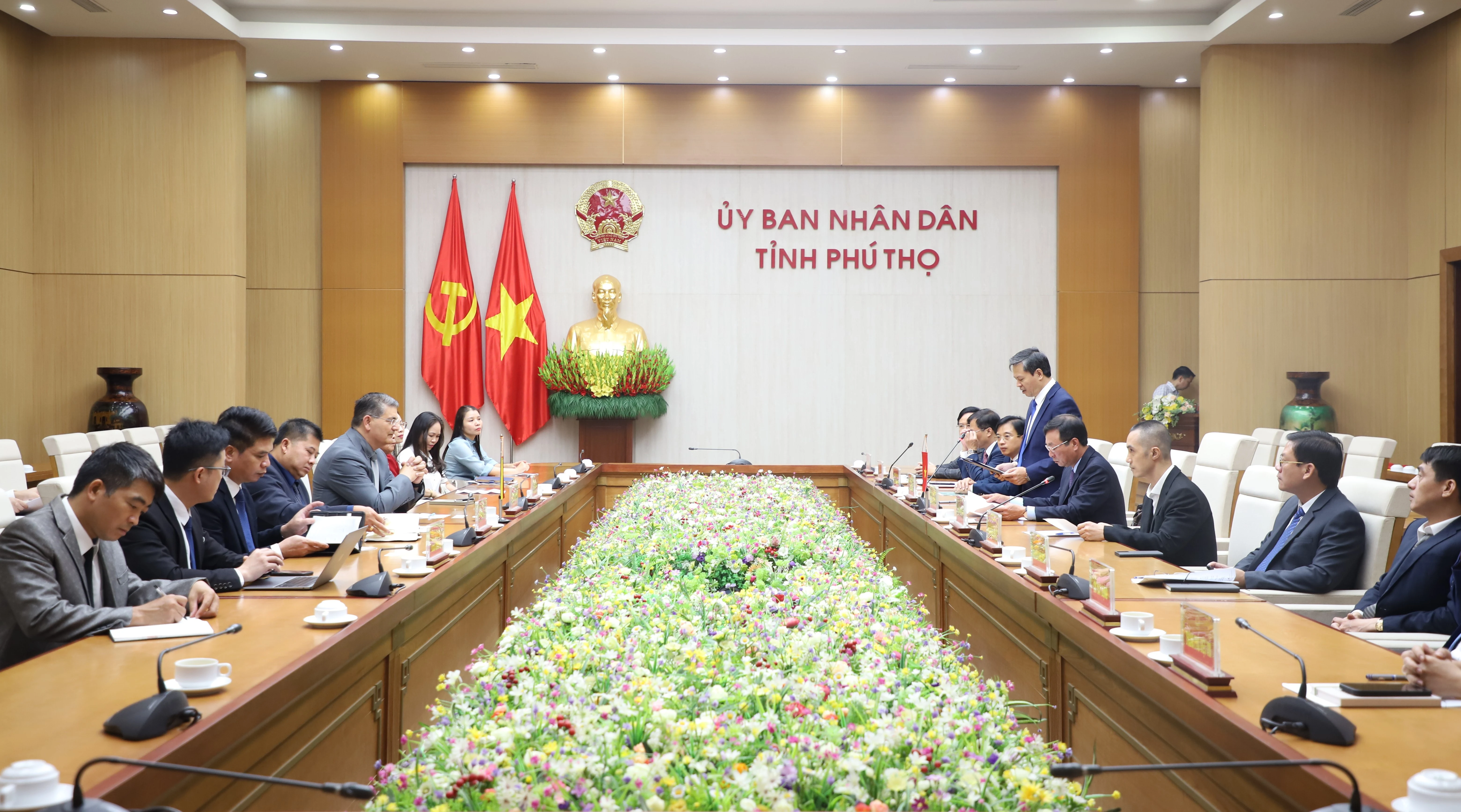 Chairman of the Provincial People’s Committee Bui Van Quang received a delegation from the Bavarian State Health Policy Board, Federal Republic of Germany