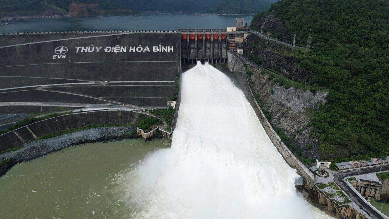 Đảm bảo an toàn hạ du khi hồ thủy điện Hòa Bình, Tuyên Quang xả lũ
