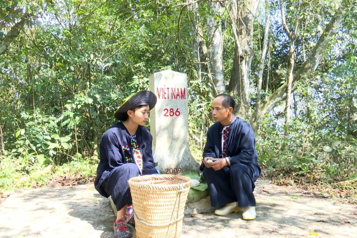 “Cột mốc sống” trên đầu nguồn suối Tút