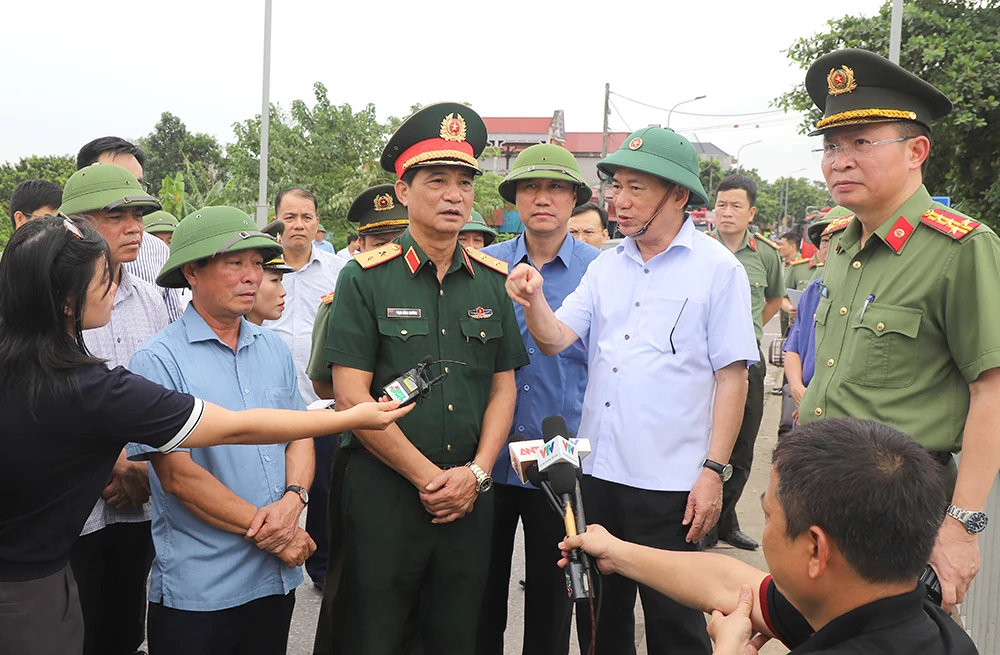 Phó Thủ tướng Hồ Đức Phớc chỉ đạo khẩn trương tìm kiếm, cứu nạn vụ sập cầu Phong Châu