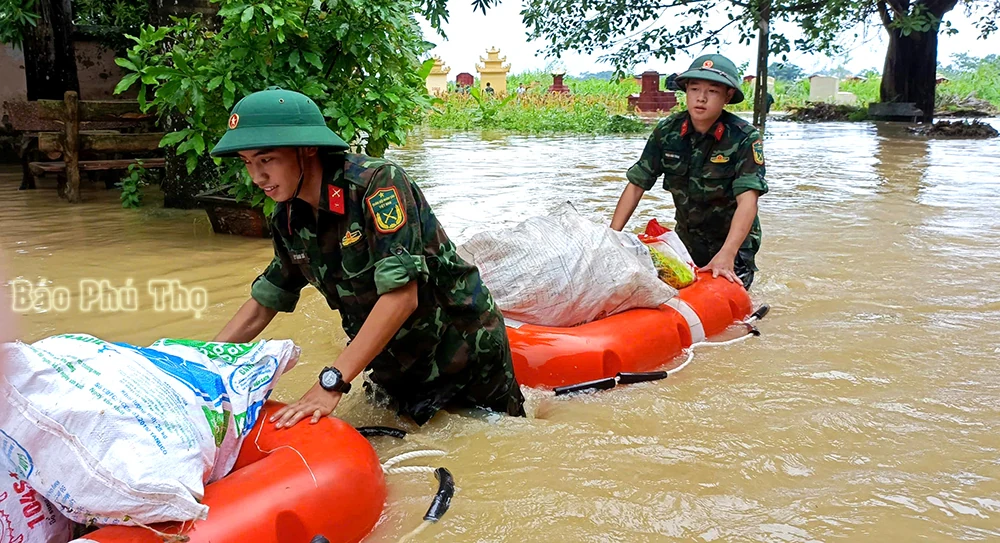 Sơ tán nhiều hộ dân do nước sông Lô dâng cao