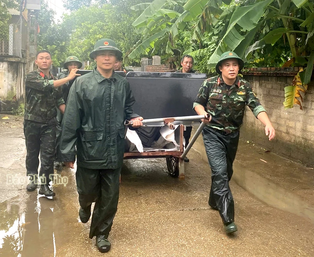 Sơ tán nhiều hộ dân do nước sông Lô dâng cao