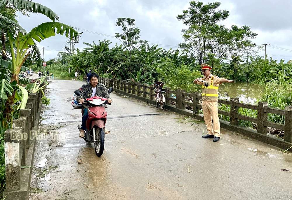 Sơ tán nhiều hộ dân do nước sông Lô dâng cao