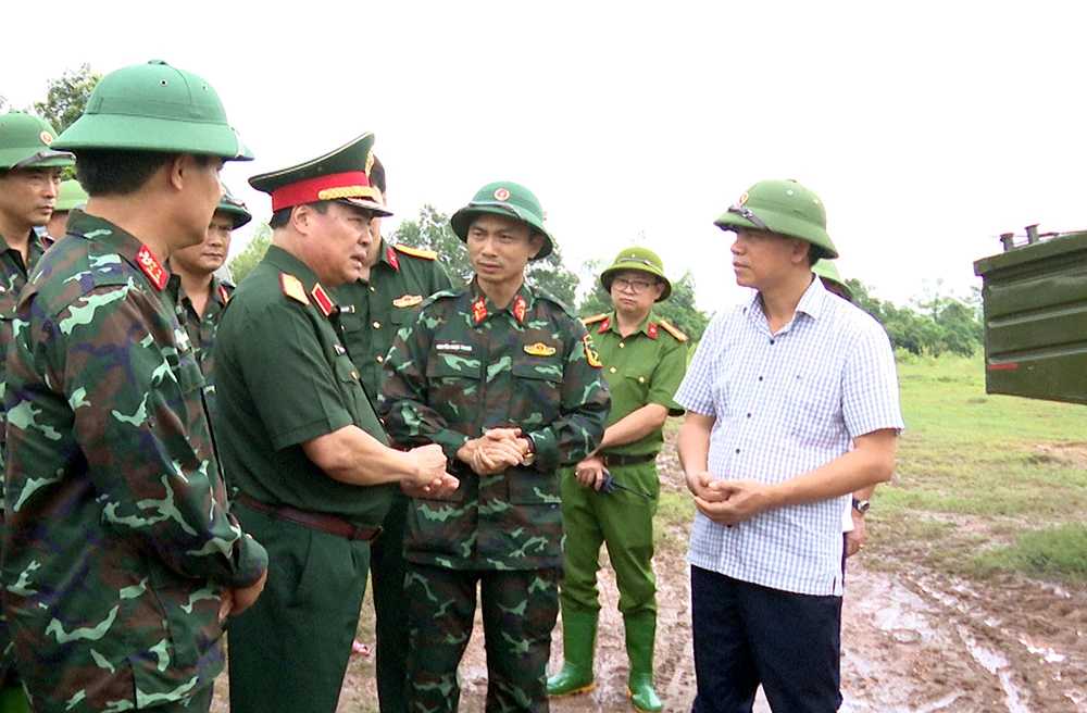 Kiểm tra công tác cứu hộ, cứu nạn tại cầu Phong Châu