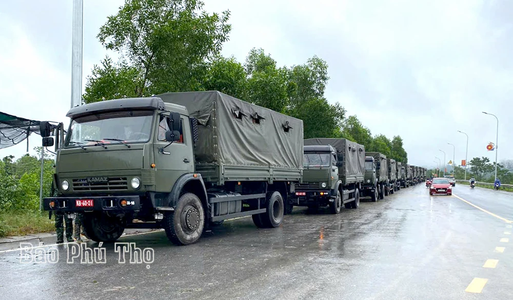 Khẩn trương chuẩn bị phương án lắp cầu phao thay thế tạm thời cầu Phong Châu