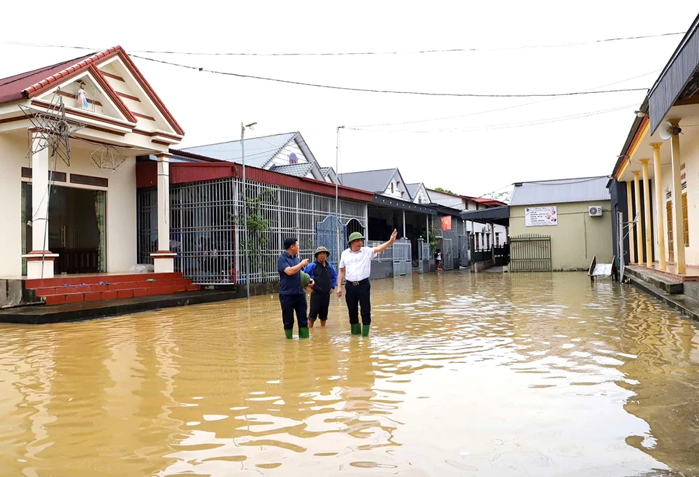 Phó Bí thư Thường trực Tỉnh ủy Phùng Khánh Tài kiểm tra công tác phòng chống thiên tai tại Đoan Hùng